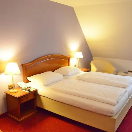 Am Mirabellplatz 4*
