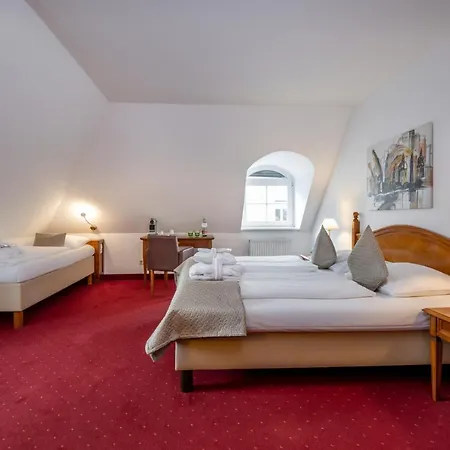 Am Mirabellplatz 4*